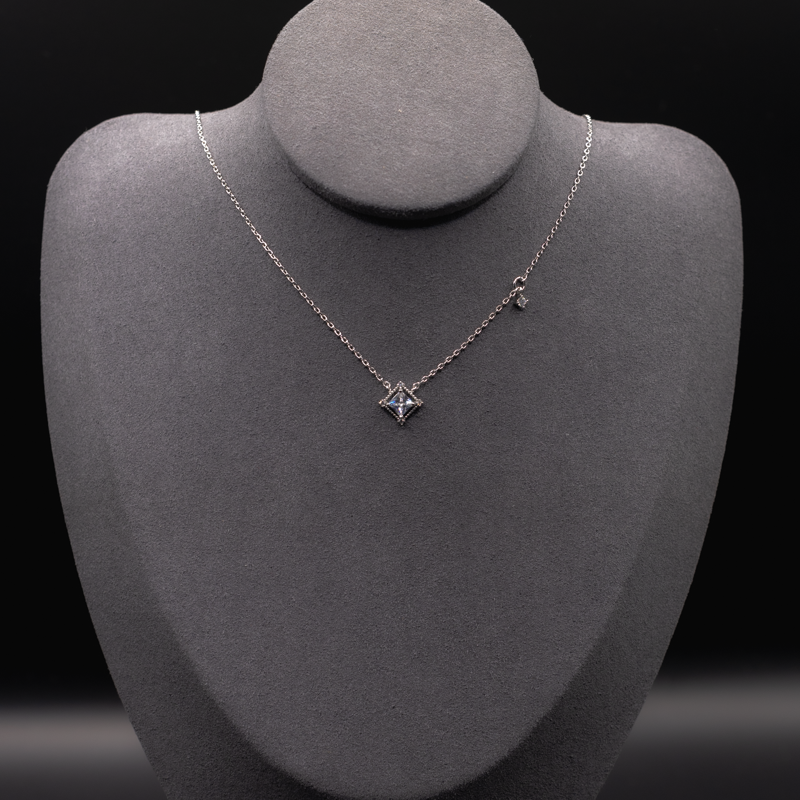 4-point Star Pendant Necklace