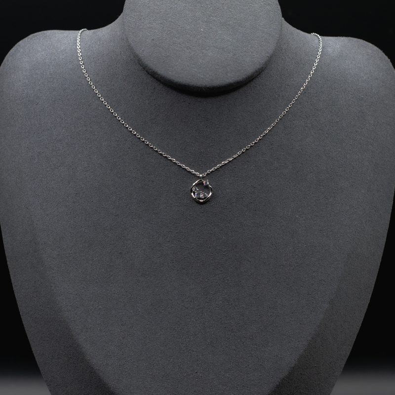 Shinny Pendant Necklace